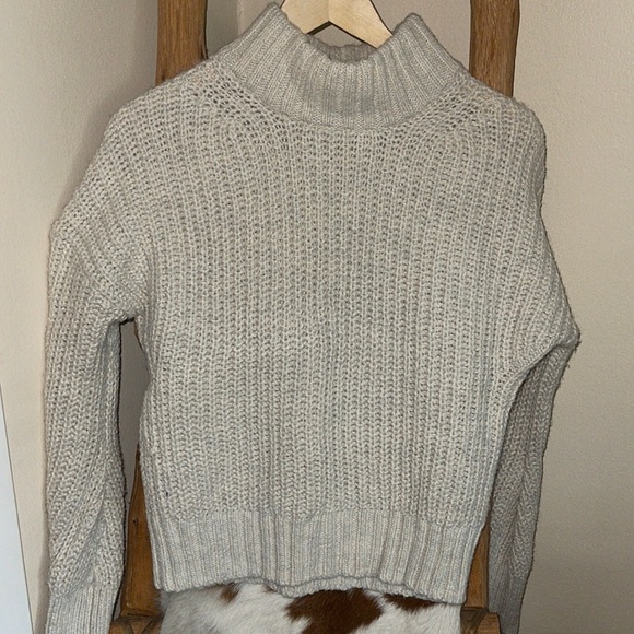 J Crew Off White Sweater - Picture 1 of 2